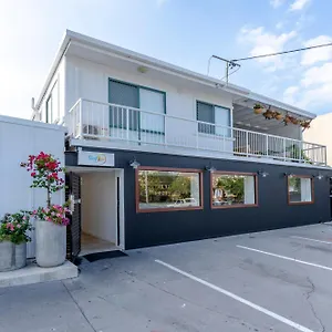 Surf Boutique Backpackers - Free Breakfast Gold Coast