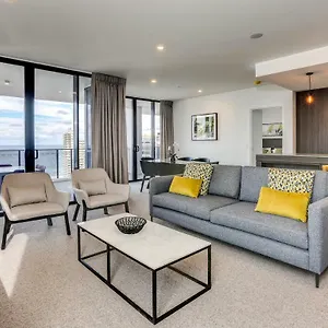 Qube Broadbeach Апарт-отель